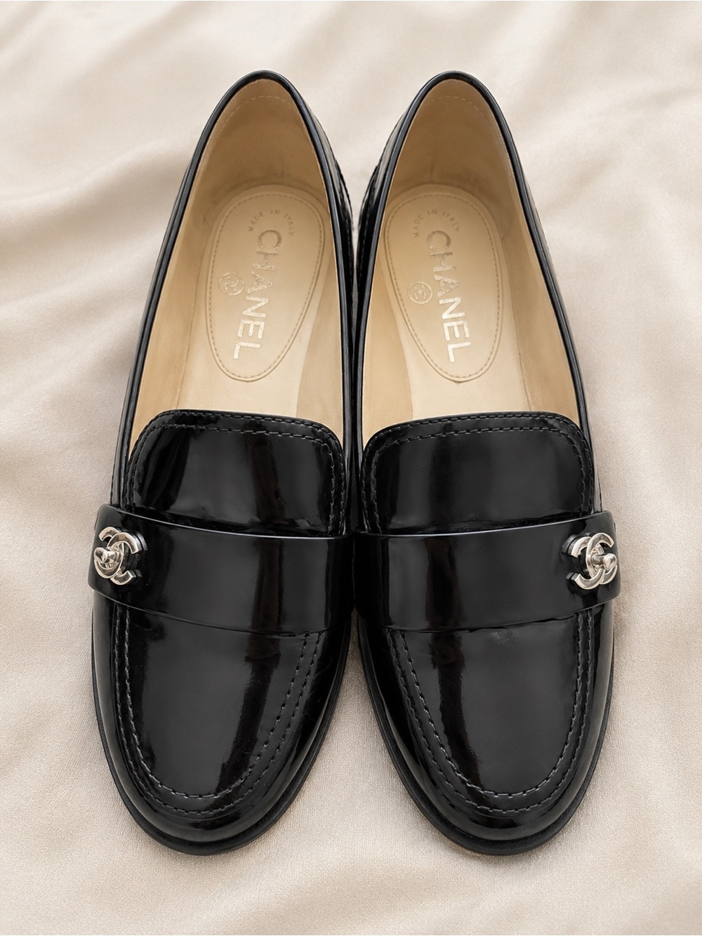 CHANEL Black Patent Leather CC Turnlock Loafers Flats Size 36C Made in Italy